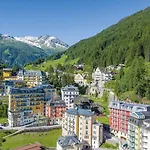 Отель Salzburger Hof 4*